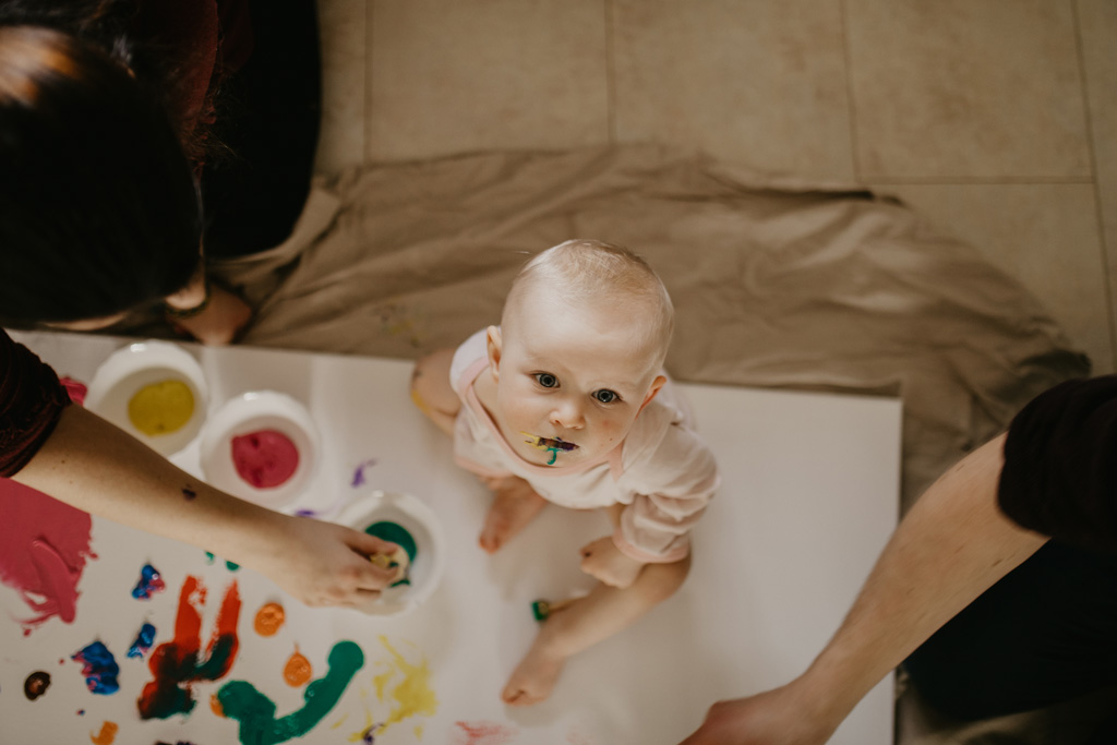 familienfotos fingermalfarben spaß Action Kinderfotos berlin Brandenburg bunt kunterbunt