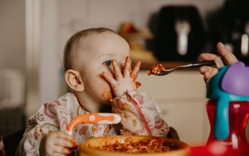 familienfotos Spaghetti essen mittag Babyfotos Kinderfotos