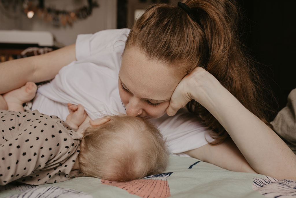 familienfotos in berlin Friedrichshain fuße newborn Babyfotos Familienfotograf berlin eltern