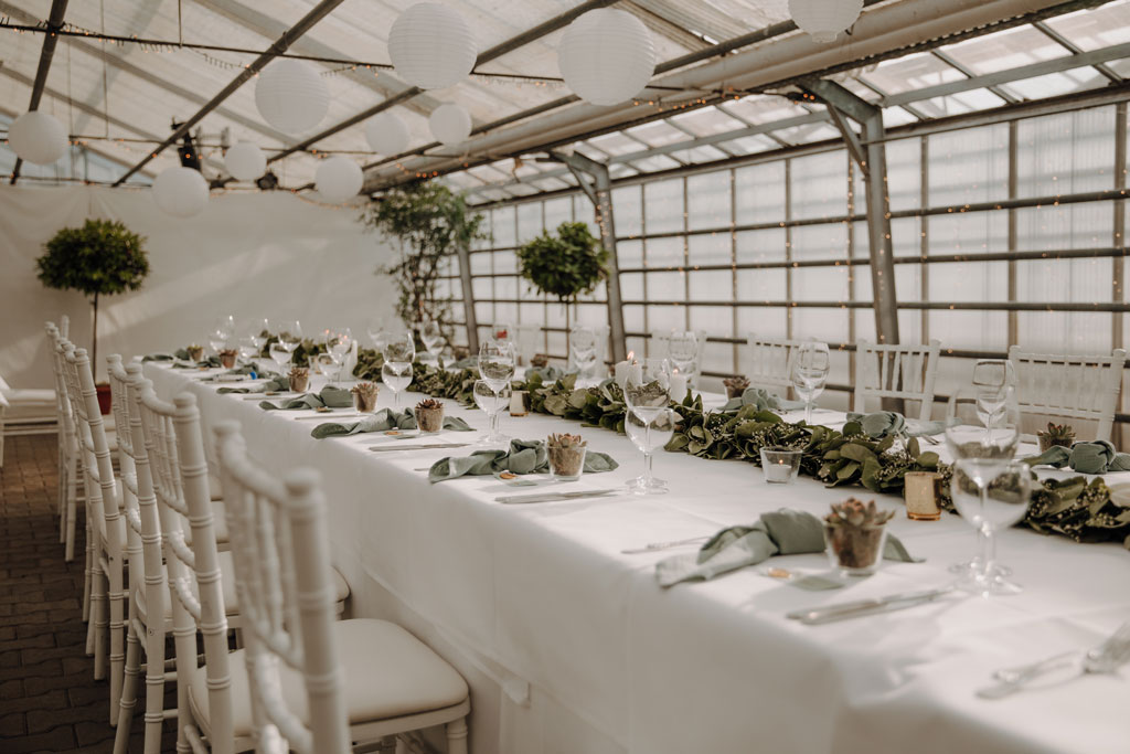 Hochzeitslocations in Berlin und Brandenburg 140 Gärtnerei guyot in Brandenburg bei Berlin hochzeitsfotograf Berlin wedding Berlin auf dem land in Germany freie trauung vanue