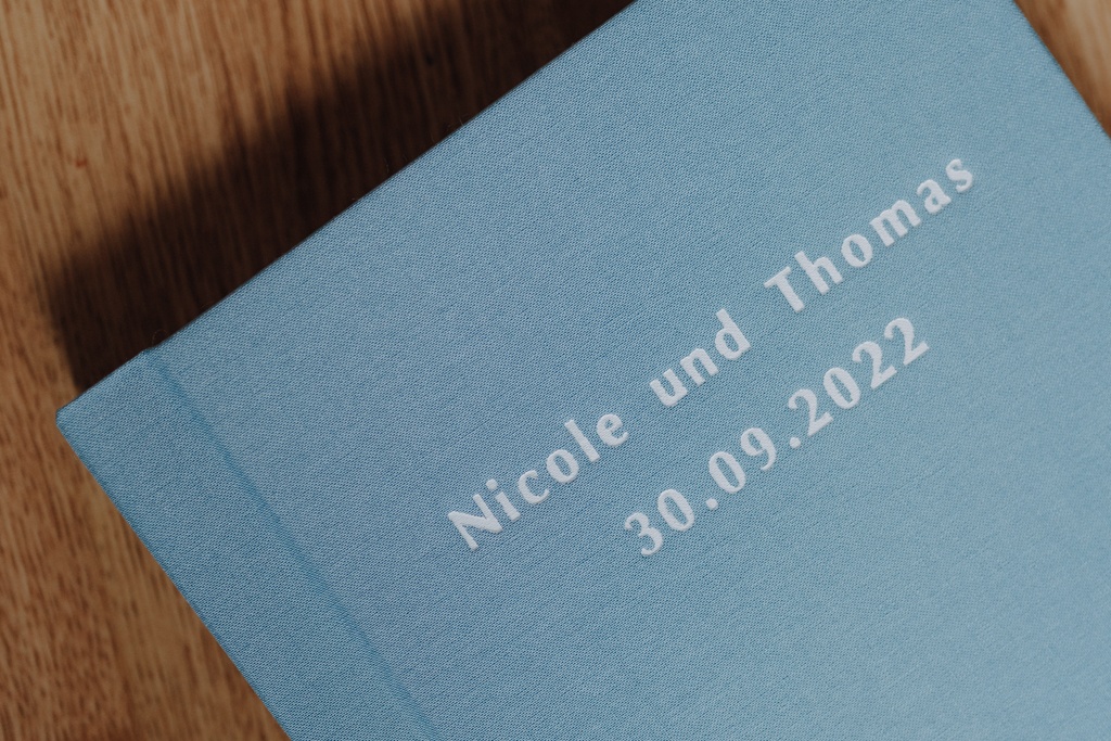 Preise 3 blaues Fotobuch Hochzeitsbuch Hochzeitsalbum von einer Hochzeitsfotografin mit starken Seiten