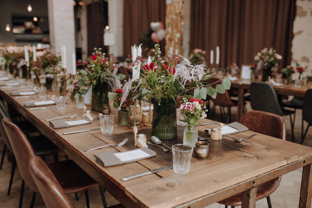  brewdog berlin Hochzeitsfeier Trauung Lockschuppen heiraten in berlin hochzeitsfotograf Paarfotos paarshooting brauerei saal location hochzeitstraum hpchzeitslocation deko hochzeitsdekoration