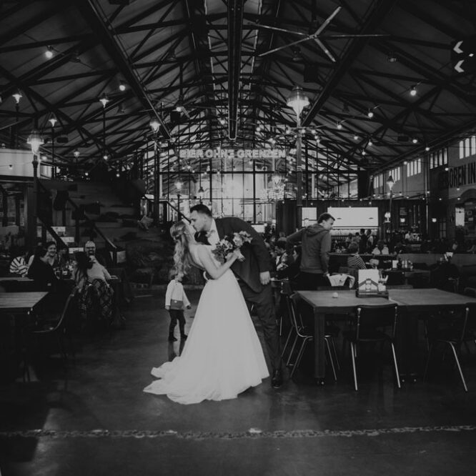  brewdog berlin Hochzeitsfeier Trauung Lockschuppen heiraten in berlin hochzeitsfotograf Paarfotos paarshooting brauerei