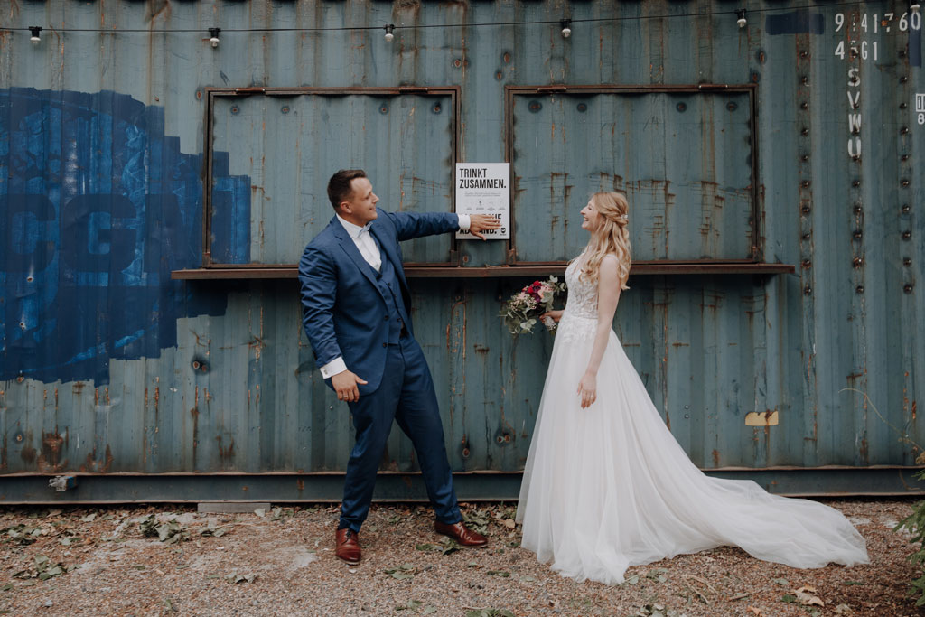  brewdog berlin Hochzeitsfeier Trauung Lockschuppen heiraten in berlin hochzeitsfotograf Paarfotos paarshooting brauerei