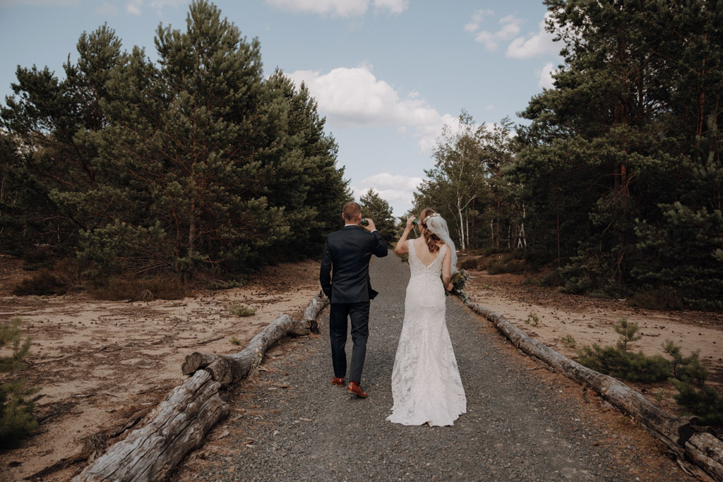 lieberoser heide Brandenburg Hochzeitsfotos couplefotos Hochzeitsfotografie Sommertag somer heiraten in Brandenburg hochzeitsfotograf berlin Hochzeitsfotografie berlin