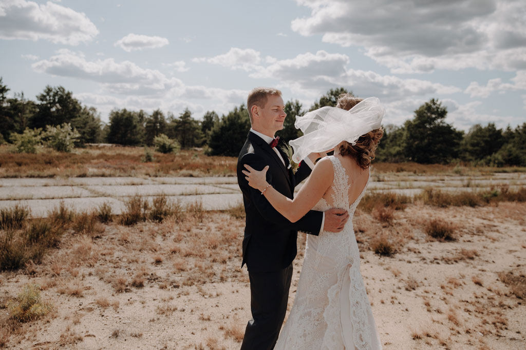 lieberoser heide Brandenburg Hochzeitsfotos couplefotos Hochzeitsfotografie Sommertag somer heiraten in Brandenburg hochzeitsfotograf berlin Hochzeitsfotografie berlin