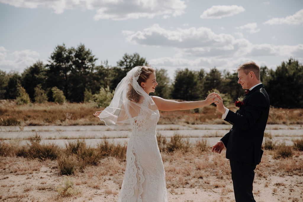 lieberoser heide Brandenburg Hochzeitsfotos couplefotos Hochzeitsfotografie Sommertag somer heiraten in Brandenburg hochzeitsfotograf berlin Hochzeitsfotografie berlin