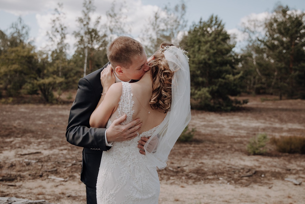 lieberoser heide Brandenburg Hochzeitsfotos couplefotos Hochzeitsfotografie Sommertag somer heiraten in Brandenburg hochzeitsfotograf berlin Hochzeitsfotografie berlin