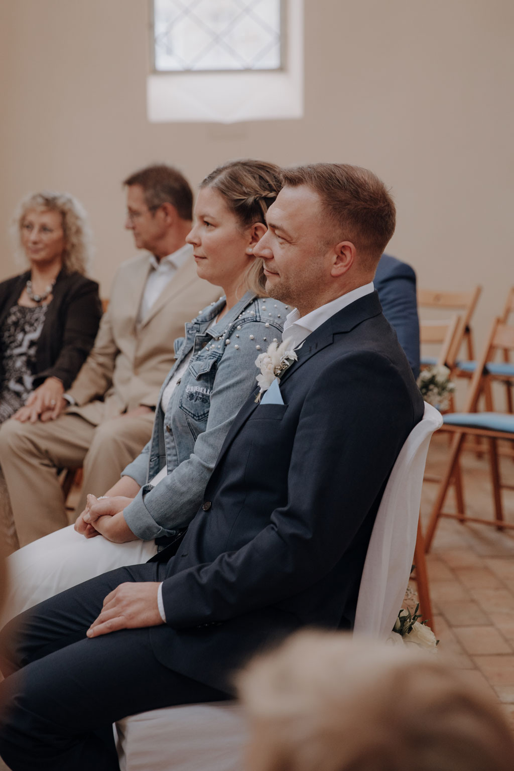 heiraten in der alten neuendorfer Kirche in Potsdam Brandenburg Standesamt Potsdam standesamtlich heiraten hochzeitsfotograf berlin heiraten in berlin und Brandenburg