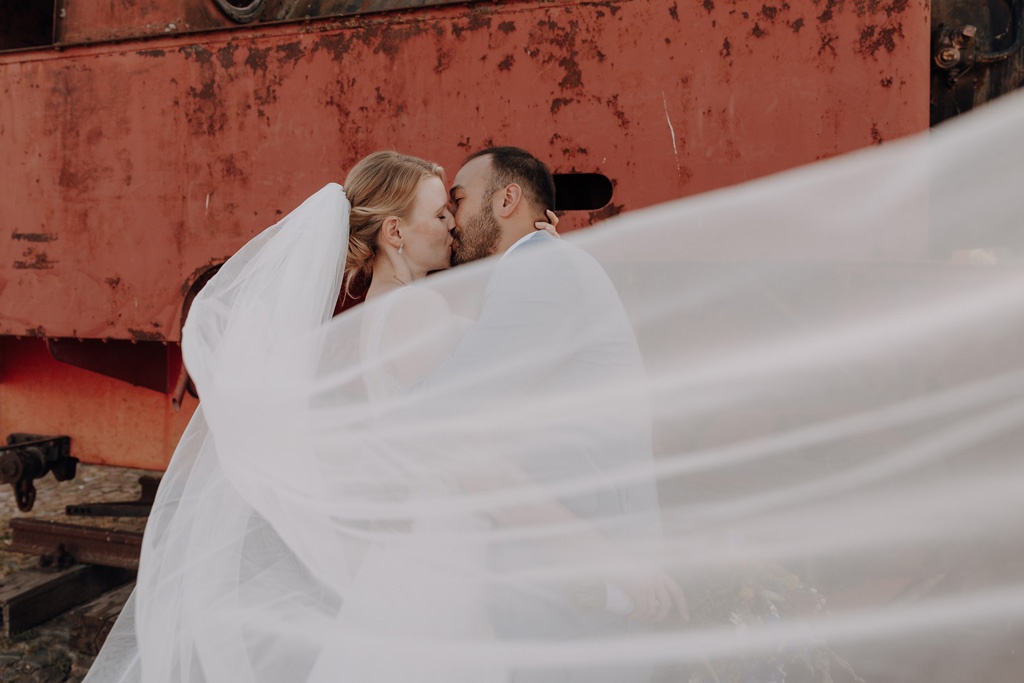 Hochzeitsfotos Landgut Stobe heiraten 2024 hochzeitsfotograf berlin Brandenburg hochzeitslocation Brandenburg freie trauung heiraten am See paarfotos coupleshoot Hochzeitsporträt Hochzeitsfotos