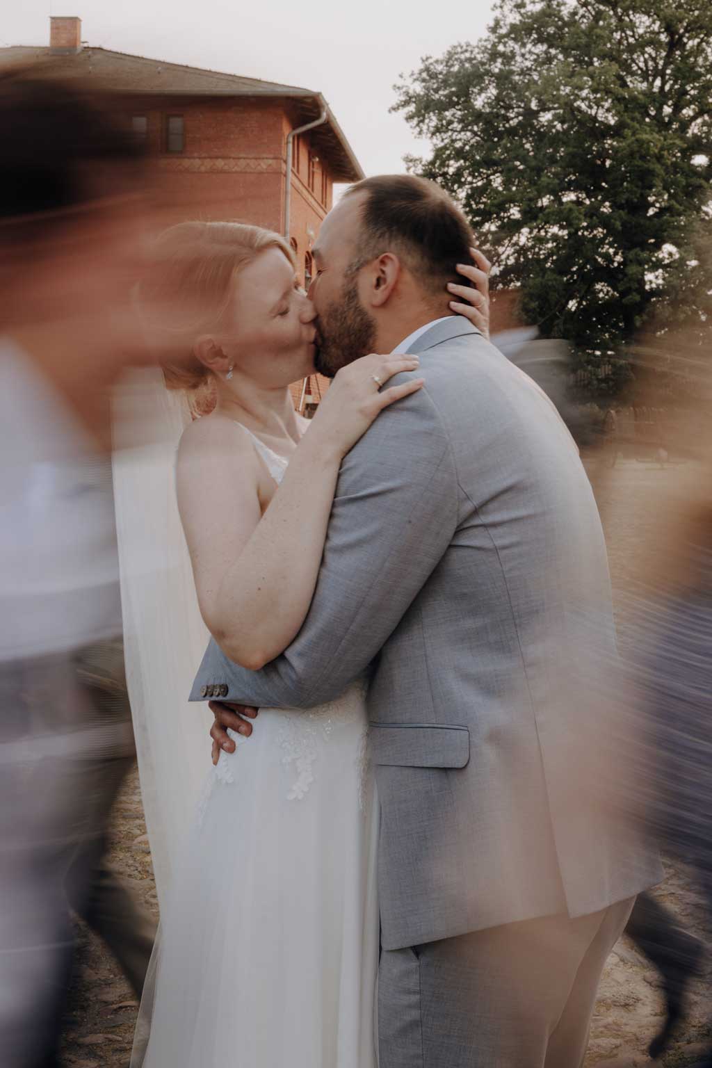 Hochzeitsfotos Landgut Stobe heiraten 2024 hochzeitsfotograf berlin Brandenburg hochzeitslocation Brandenburg freie trauung heiraten am See paarfotos coupleshoot Hochzeitsporträt Hochzeitsfotos