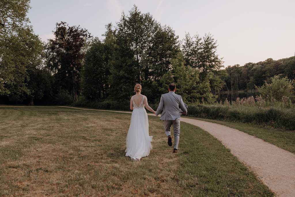 Hochzeitsfotos Landgut Stobe heiraten 2024 hochzeitsfotograf berlin Brandenburg hochzeitslocation Brandenburg freie trauung heiraten am See paarfotos coupleshoot Hochzeitsporträt Hochzeitsfotos