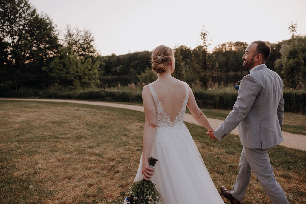 Hochzeitsfotos Landgut Stobe heiraten 2024 hochzeitsfotograf berlin Brandenburg hochzeitslocation Brandenburg freie trauung heiraten am See paarfotos coupleshoot Hochzeitsporträt Hochzeitsfotos