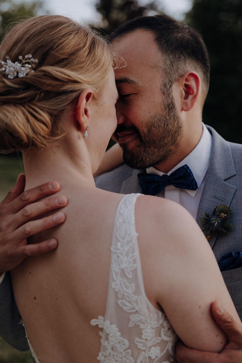 Hochzeitsfotos Landgut Stobe heiraten 2024 hochzeitsfotograf berlin Brandenburg hochzeitslocation Brandenburg freie trauung heiraten am See paarfotos coupleshoot Hochzeitsporträt Hochzeitsfotos