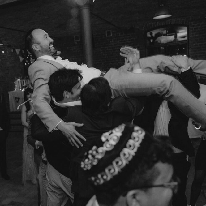 Hochzeitsfotos Landgut Stobe heiraten 2024 hochzeitsfotograf berlin Brandenburg hochzeitslocation Brandenburg freie trauung heiraten am See Hochzeitstanz Eröffnungstanz tanz Feier Party hochzeotsparty Hochzeitsfeier