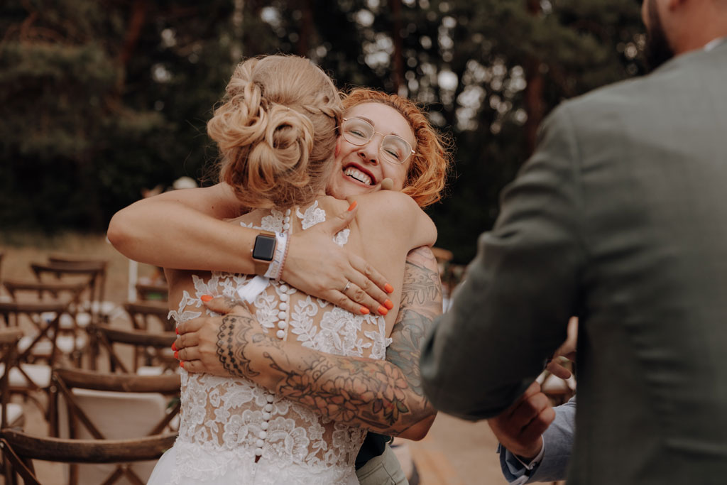 am See heiraten Grünau berlin Hochzeit beach sand am wasser heiraten freue trauung im sand hochzeitsfotograf berlin feiert Festival Hochzeit in berlin