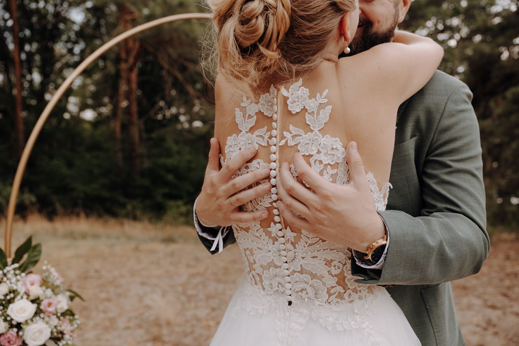 am See heiraten Grünau berlin Hochzeit beach sand am wasser heiraten freue trauung im sand hochzeitsfotograf berlin feiert Festival Hochzeit in berlin