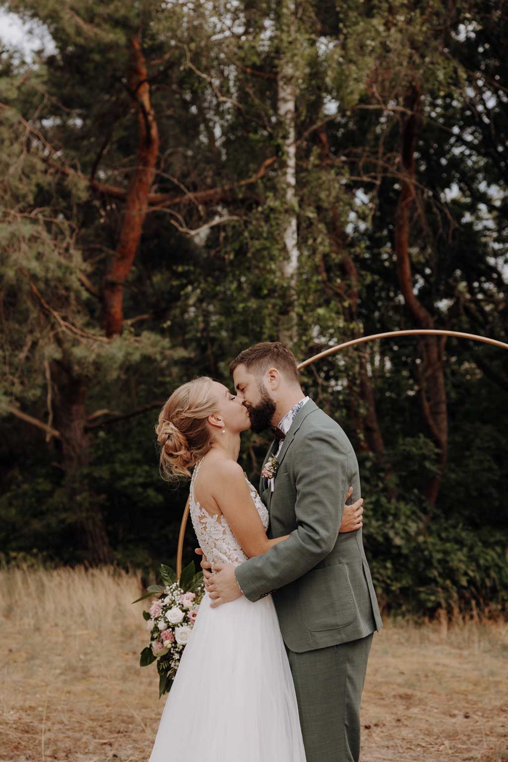 am See heiraten Grünau berlin Hochzeit beach sand am wasser heiraten freue trauung im sand hochzeitsfotograf berlin feiert Festival Hochzeit in berlin