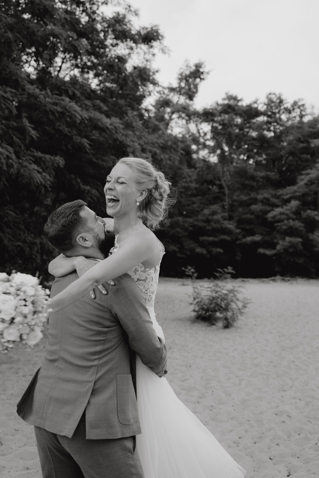 am See heiraten Grünau berlin Hochzeit beach sand am wasser heiraten freue trauung im sand hochzeitsfotograf berlin feiert Festival Hochzeit in berlin