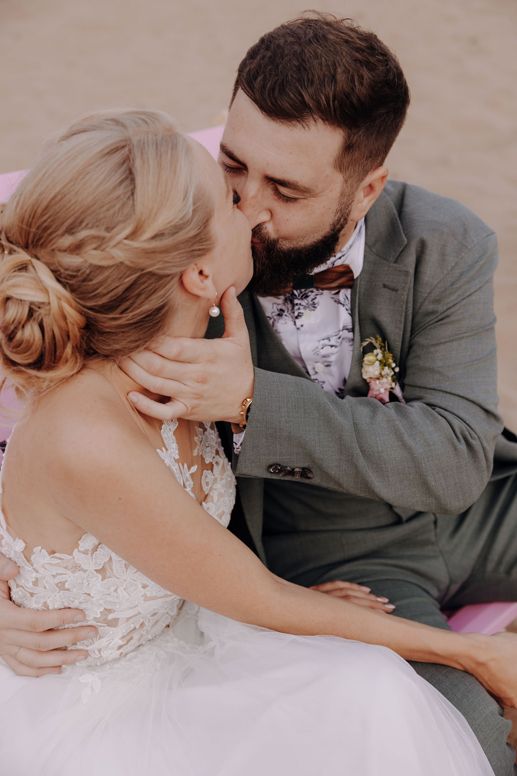 am See heiraten Grünau berlin Hochzeit beach sand am wasser heiraten freue trauung im sand hochzeitsfotograf berlin feiert Festival Hochzeit in berlin