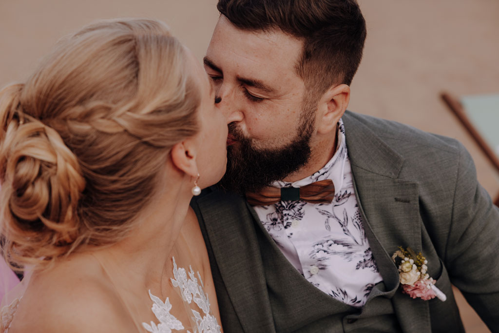 am See heiraten Grünau berlin Hochzeit beach sand am wasser heiraten freue trauung im sand hochzeitsfotograf berlin feiert Festival Hochzeit in berlin