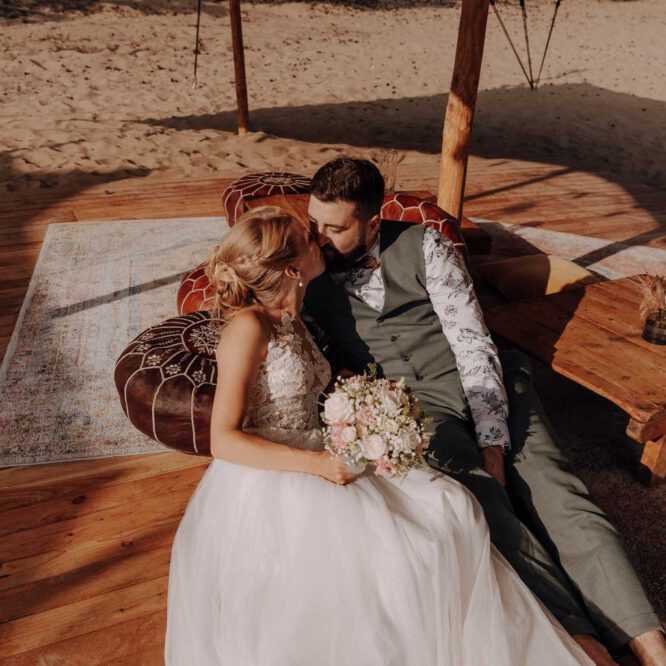 am See heiraten Grünau berlin Hochzeit beach sand am wasser heiraten freue trauung im sand hochzeitsfotograf berlin feiert Festival Hochzeit in berlin