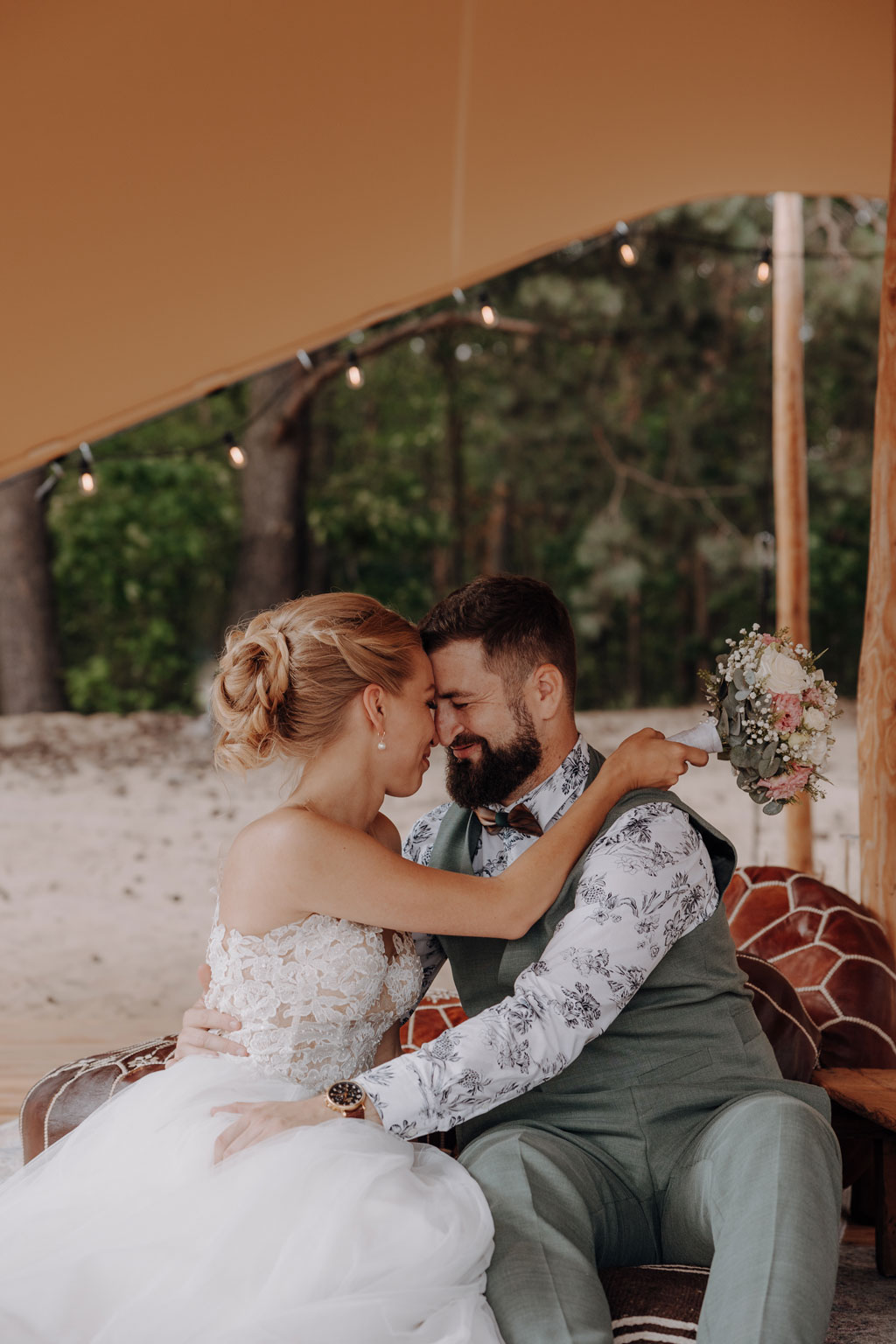 am See heiraten Grünau berlin Hochzeit beach sand am wasser heiraten freue trauung im sand hochzeitsfotograf berlin feiert Festival Hochzeit in berlin