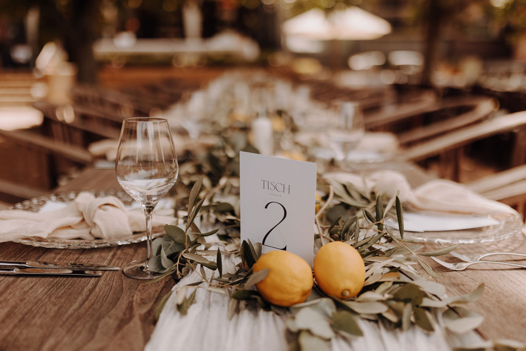 heiraten im seinerzeit im spreewald gondelfahrt toscana wedding table setting Isabel Merfort Merfort Weddings hochzeitsfotograf berlin hochzeitsfotograf Brandenburg Zitronen Hochzeit