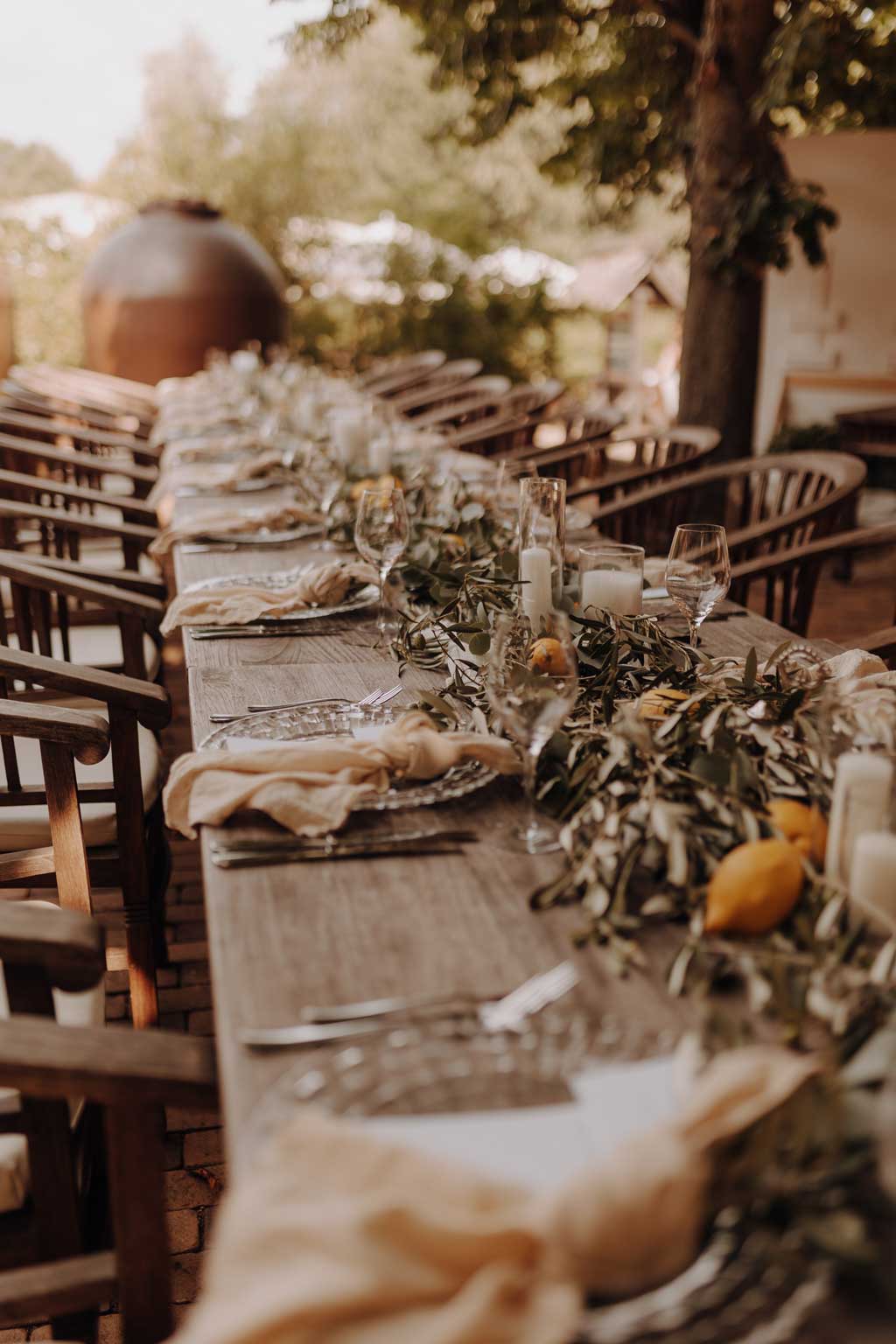 heiraten im seinerzeit im spreewald gondelfahrt toscana wedding table setting Isabel Merfort Merfort Weddings hochzeitsfotograf berlin hochzeitsfotograf Brandenburg Zitronen Hochzeit