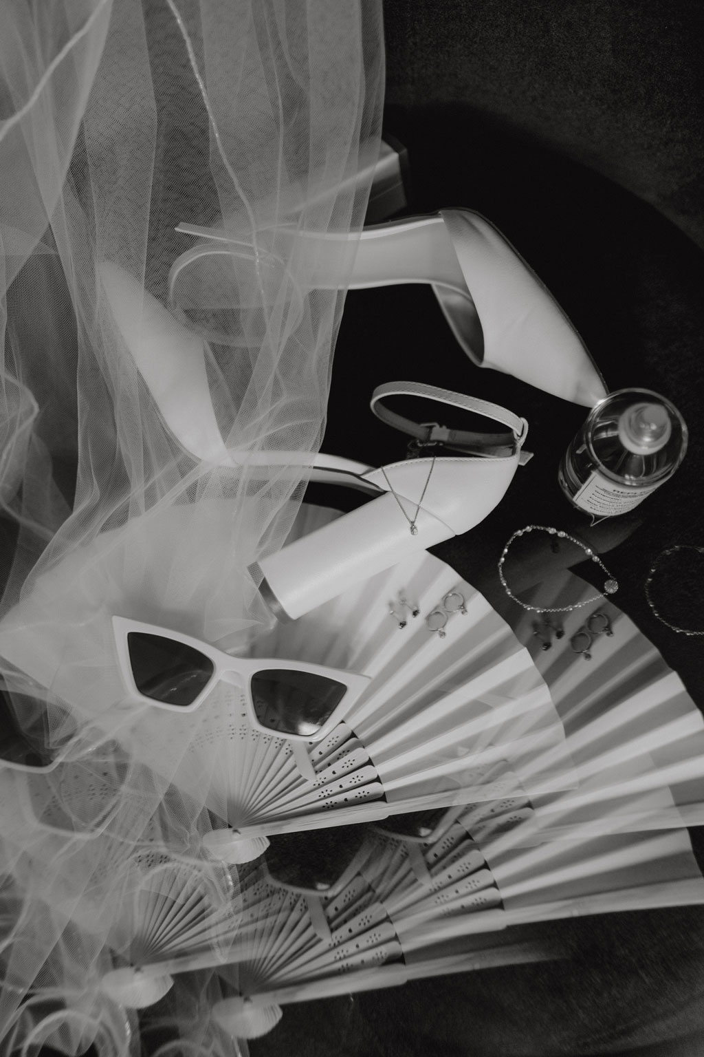 hochzeitsfotograf berlin Hochzeitsfeier treehouse berlin eventfotos eventfotograf hochzeitsfeier brautpaar getting ready brautkleid