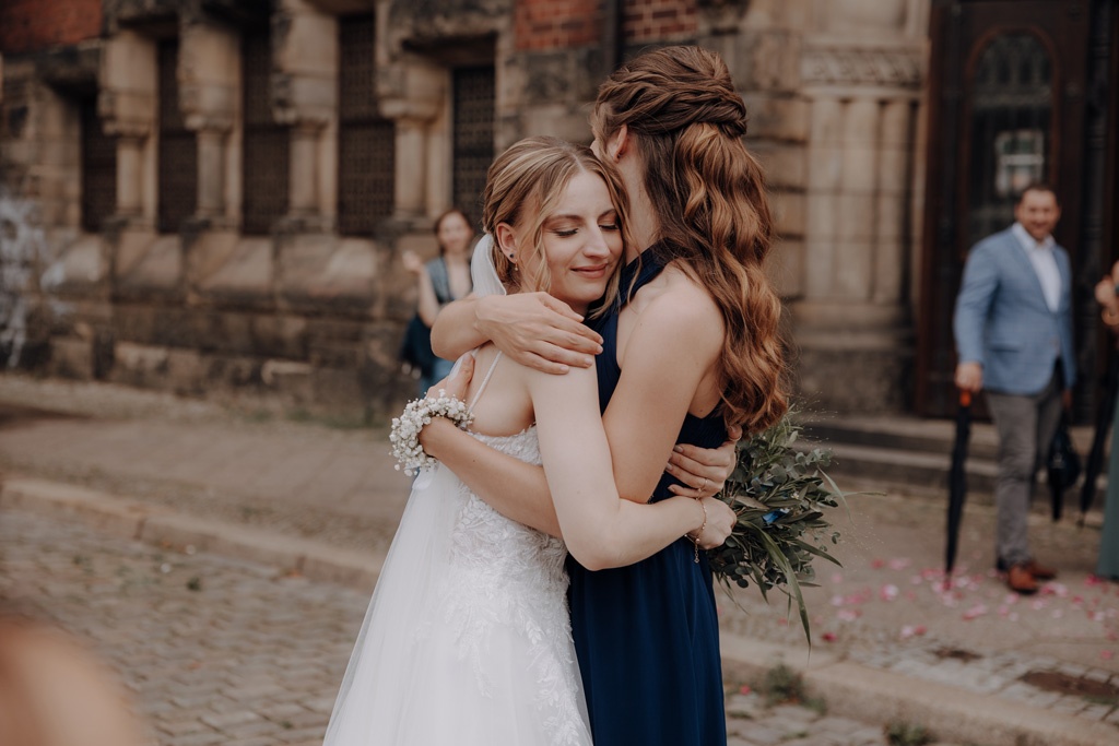 Hochzeitsfotos im Château Royal und Treehouse 28 hochzeitsfotograf berlin Hochzeitsfeier treehouse berlin eventfotos eventfotograf hochzeitsfeier brautpaar glückwünsche