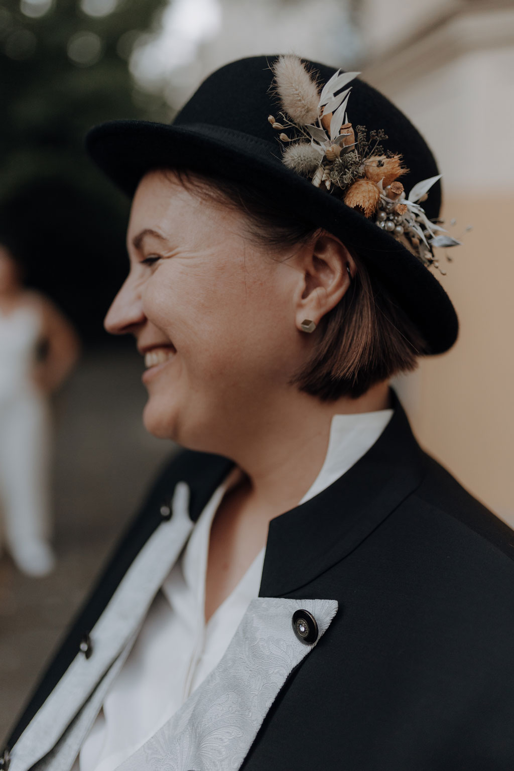 Hochzeit im Löwenpalais in Berlin 31 Hochzeit berlin als hochzeitsfotograf in berlin begleitet Hochzeit im Löwenpalais gleichgeschlechtliche freie trauung mit first Look und Tortenanschnitt und Hochzeitsparty