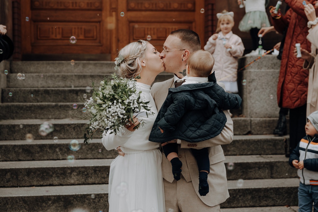 Die schönsten Standesämter in Berlin - Brandenburg 44 standesamtliche Hochzeit im Rathaus pankow. Paarfotos und familienfotos im Bürgerpark in pankow in berlin. Hochzeitsfotos und Gruppenfotos.