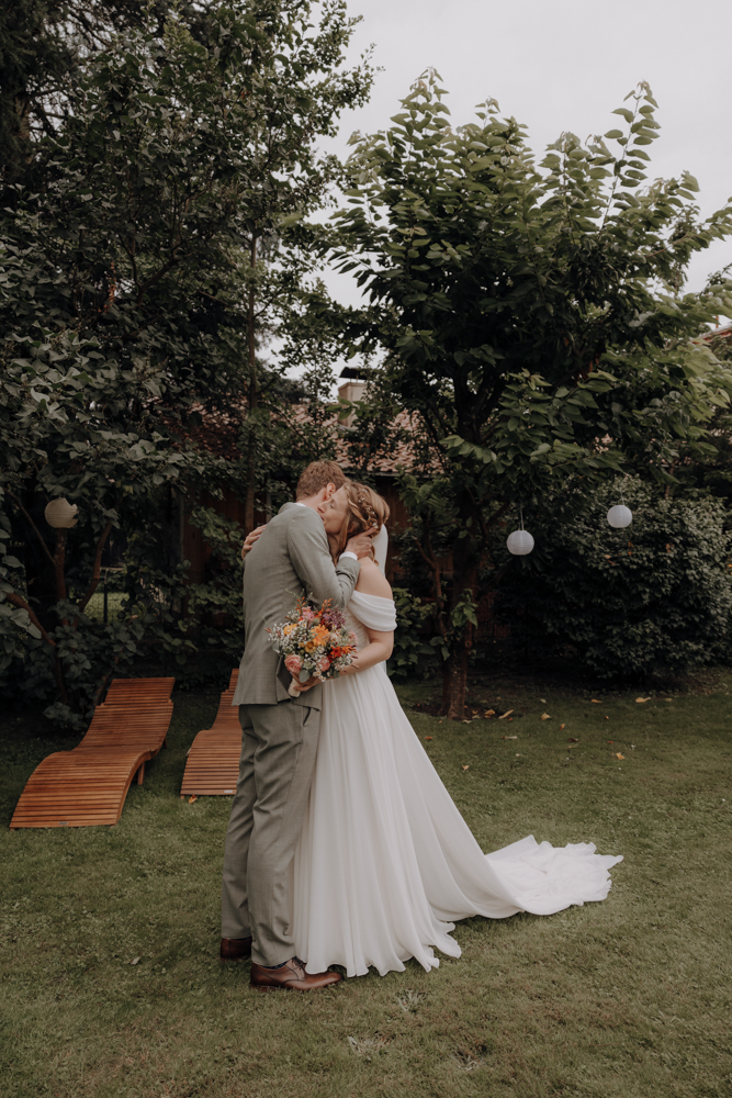 Lensofbeauty Hochzeitsfotos Berlin Hochzeitsfotograf Gartenparty Sommerhochzeit 125