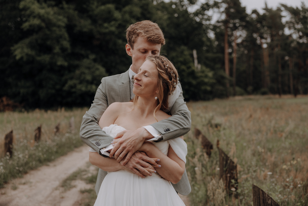 Lensofbeauty Hochzeitsfotos Berlin Hochzeitsfotograf Gartenparty Sommerhochzeit 240