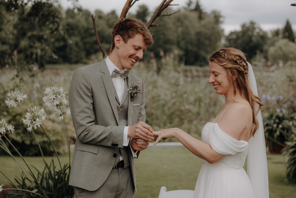Lensofbeauty Hochzeitsfotos Berlin Hochzeitsfotograf Gartenparty Sommerhochzeit 426