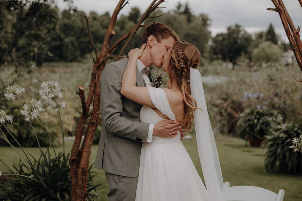 Lensofbeauty Hochzeitsfotos Berlin Hochzeitsfotograf Gartenparty Sommerhochzeit 429