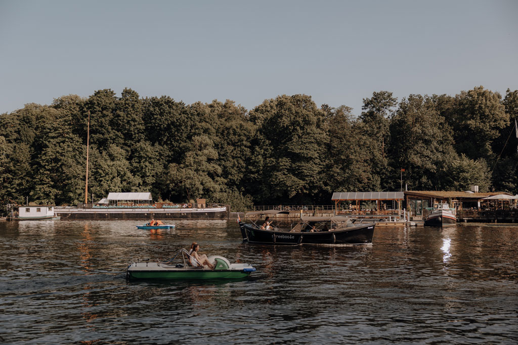 WEB Lensofbeauty Hochzeitsfotos Alt Stralau Kirche Insel der Jugend Biergarten Hochzeitsfotograf Berlin 605