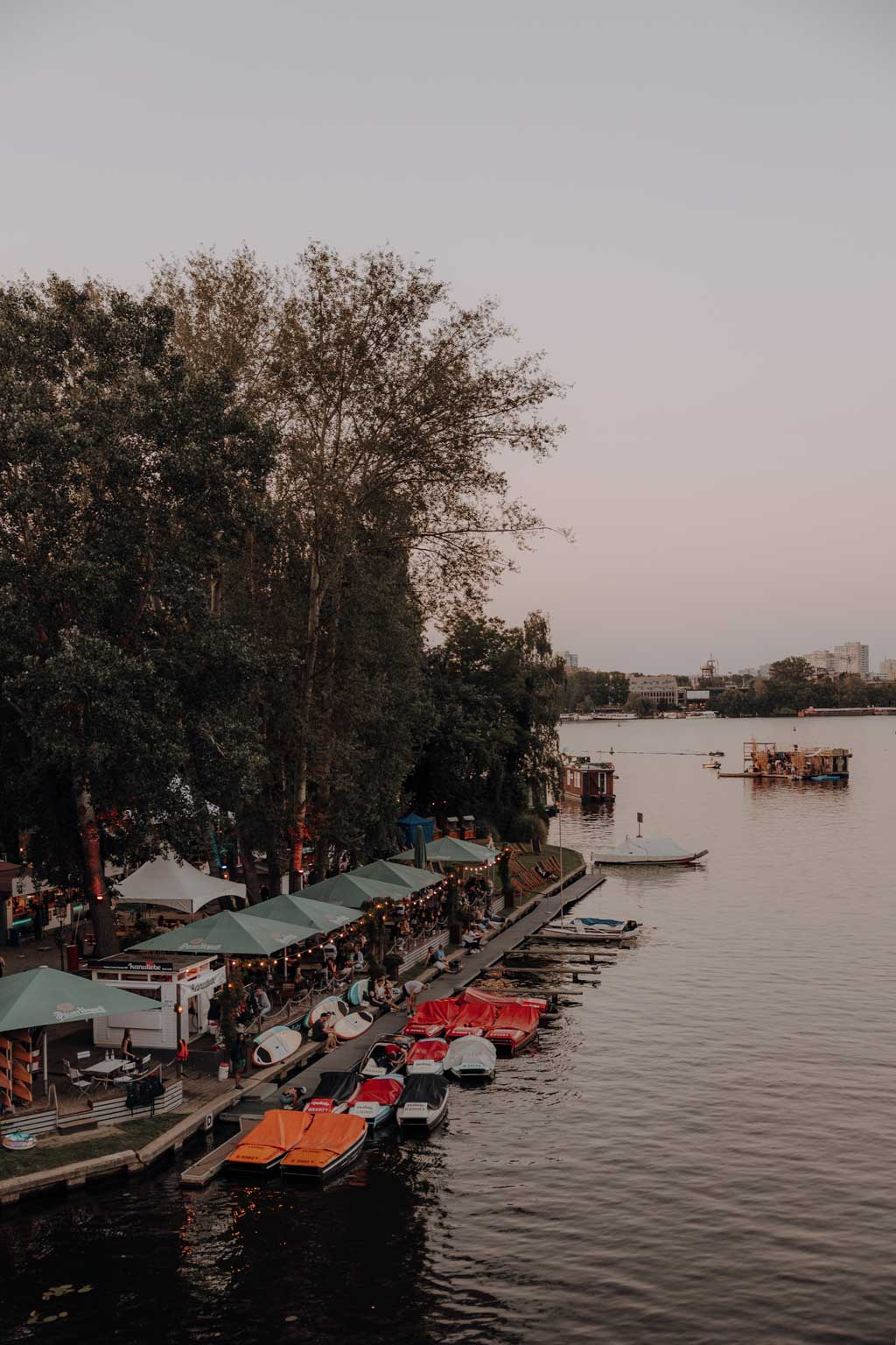 WEB Lensofbeauty Hochzeitsfotos Alt Stralau Kirche Insel der Jugend Biergarten Hochzeitsfotograf Berlin 947