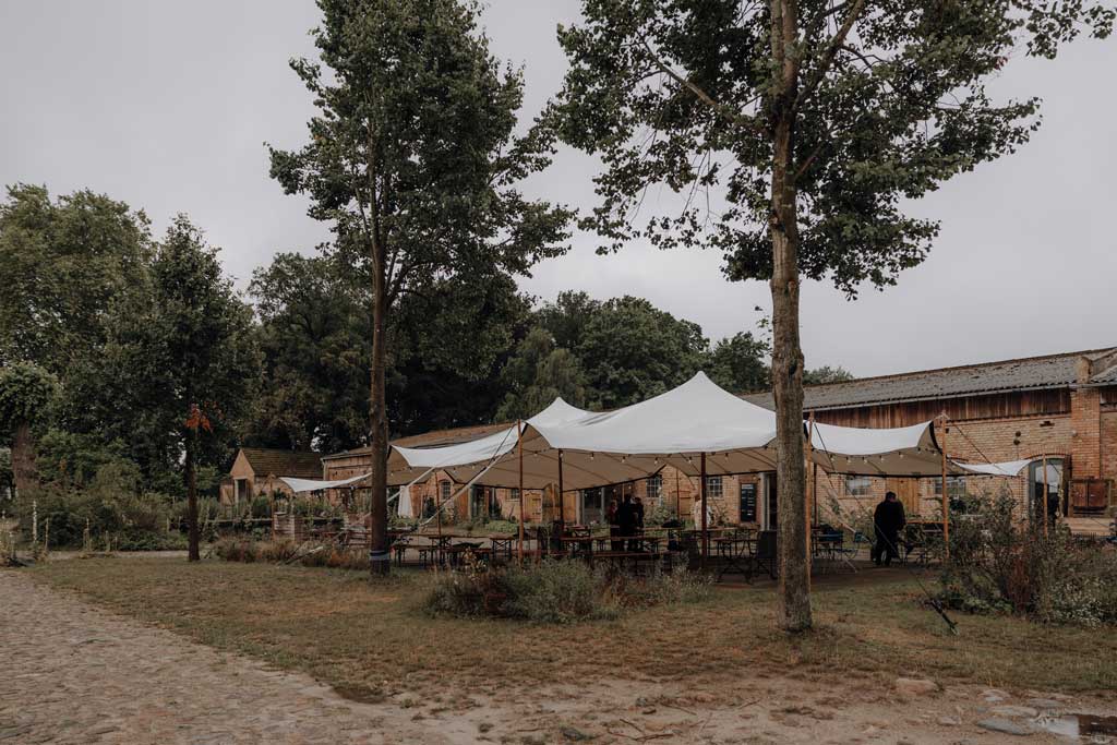 Hochzeitslocations in Berlin und Brandenburg 153 gut boltenhof bei Berlin in Brandenburg wedding Faune Germany wedding Berlin hochzeitsfotograf Berlin wedding photographer Berlin Germany farm wedding berlin