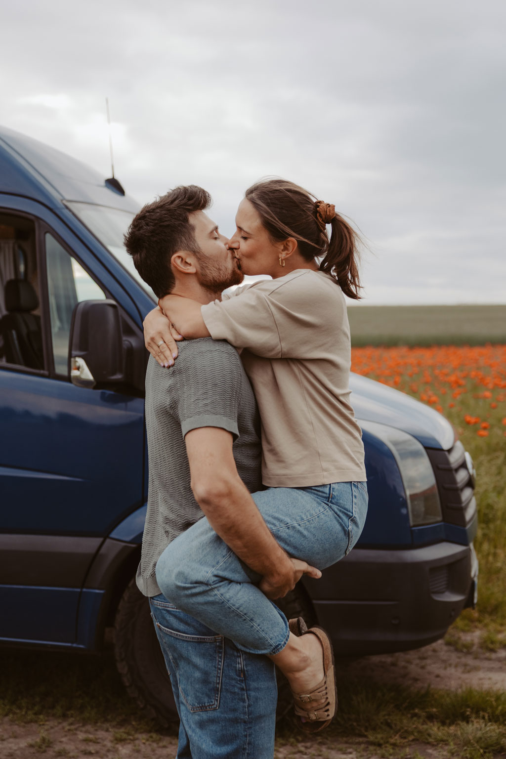 Vanlife Coupleshooting 11 photographer shooting Portugal coast vanlife fotos van on the road camper Paarfotos sonnenuntergang fotograf Berlin Deutschland