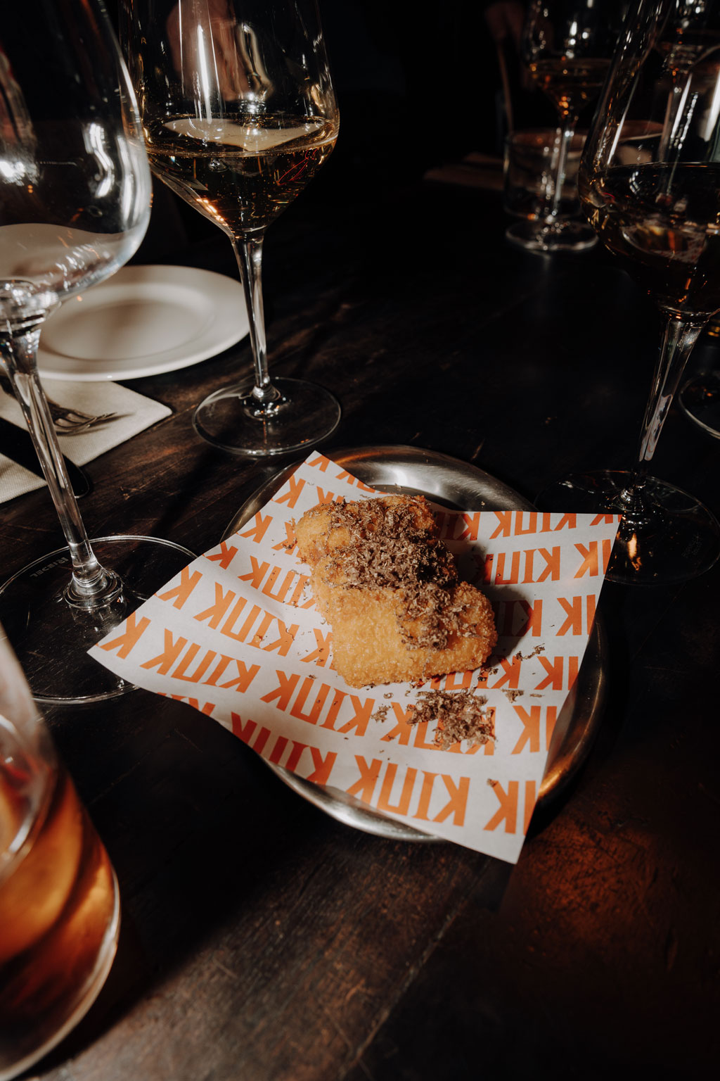 Hochzeitslocations in Berlin und Brandenburg 24 kink bar Hochzeit Hochzeitsfeier Hochzeit feiern wedding Faune tiny wedding wedding photographer berlin hochzeitsfotograf berlin