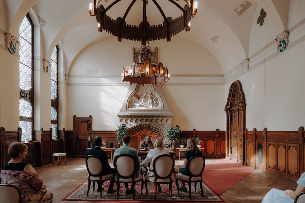 Die schönsten Standesämter in Berlin - Brandenburg 37 Standesamt schmargendorf Unterschrift Hochzeit berlin hochzeitsfotograf berlin trausaal