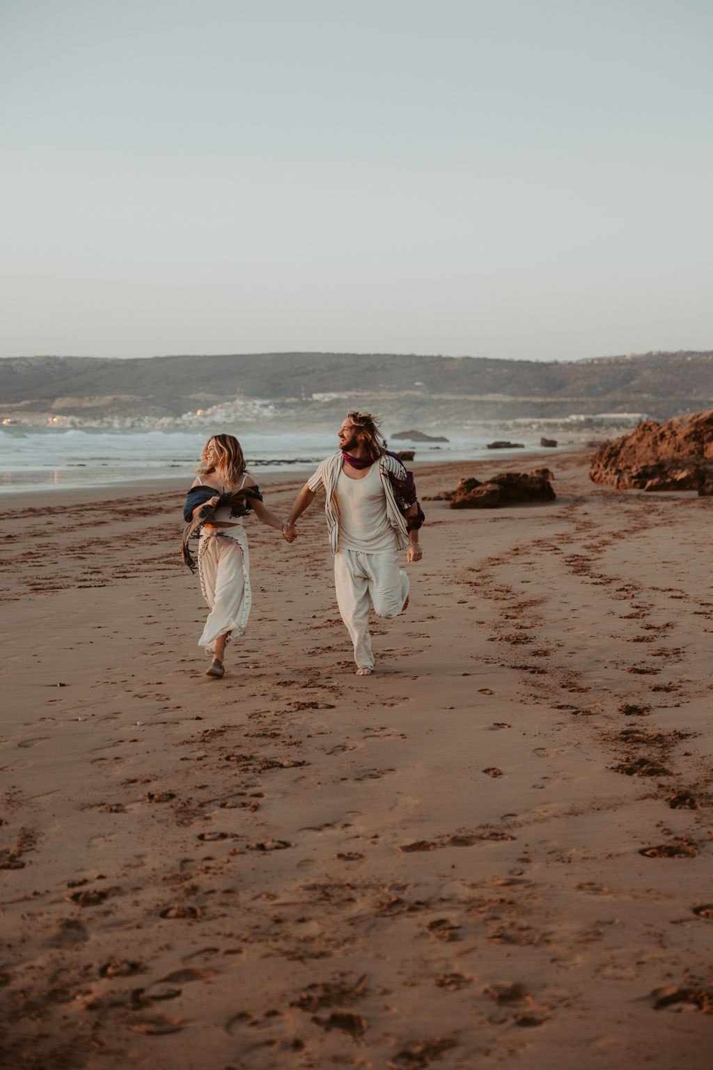 Morocco beach shooting couple sunset Marokko Hochzeitsfotos hochzeitsfotograf destination wedding Tamraght couple fotos Fotoshooting ssonnenuntergang am strand