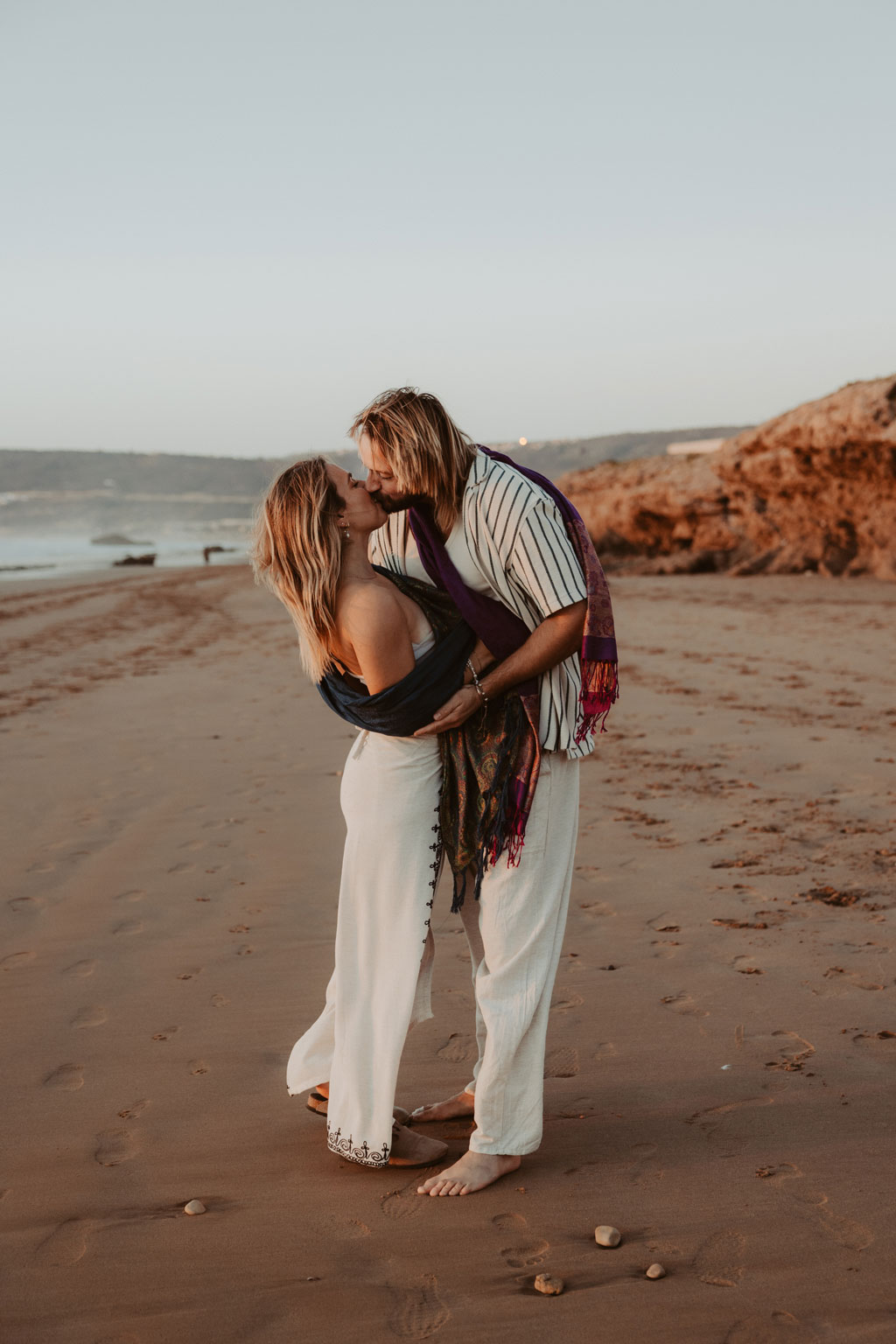 Morocco beach shooting couple sunset Marokko Hochzeitsfotos hochzeitsfotograf destination wedding Tamraght couple fotos Fotoshooting ssonnenuntergang am strand