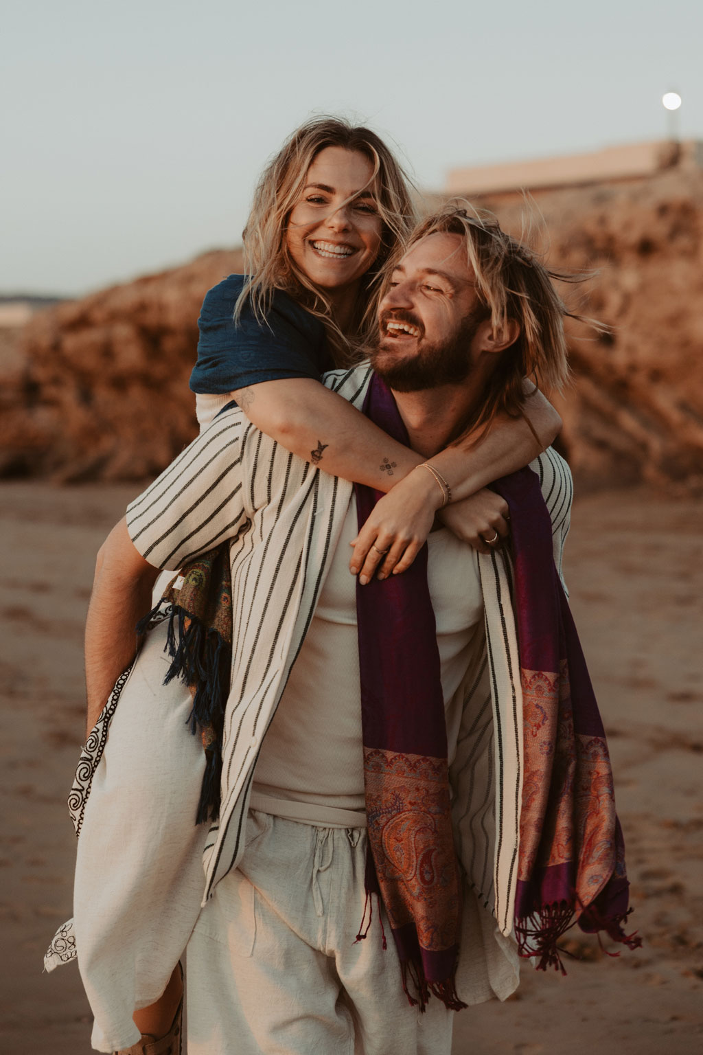 Morocco beach shooting couple sunset Marokko Hochzeitsfotos hochzeitsfotograf destination wedding Tamraght couple fotos Fotoshooting ssonnenuntergang am strand