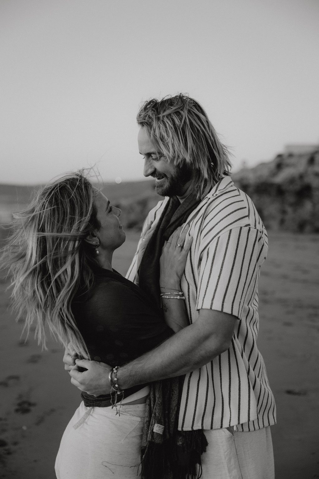 Morocco beach shooting couple sunset Marokko Hochzeitsfotos hochzeitsfotograf destination wedding Tamraght couple fotos Fotoshooting ssonnenuntergang am strand