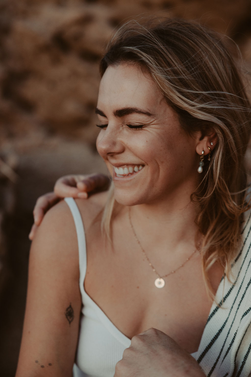 Morocco beach shooting couple sunset Marokko Hochzeitsfotos hochzeitsfotograf destination wedding Tamraght couple fotos Fotoshooting ssonnenuntergang am strand