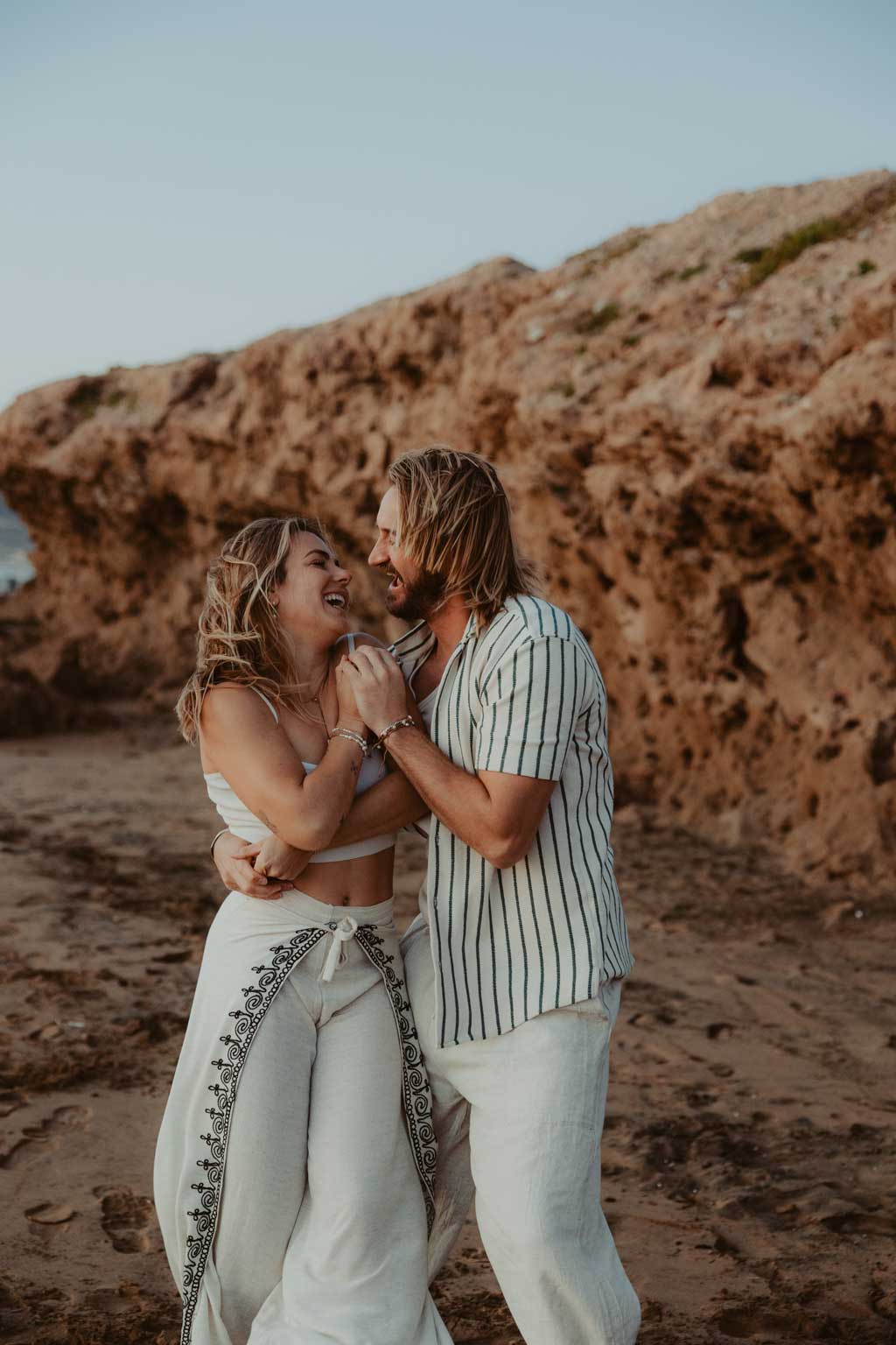 Morocco beach shooting couple sunset Marokko Hochzeitsfotos hochzeitsfotograf destination wedding Tamraght couple fotos Fotoshooting ssonnenuntergang am strand