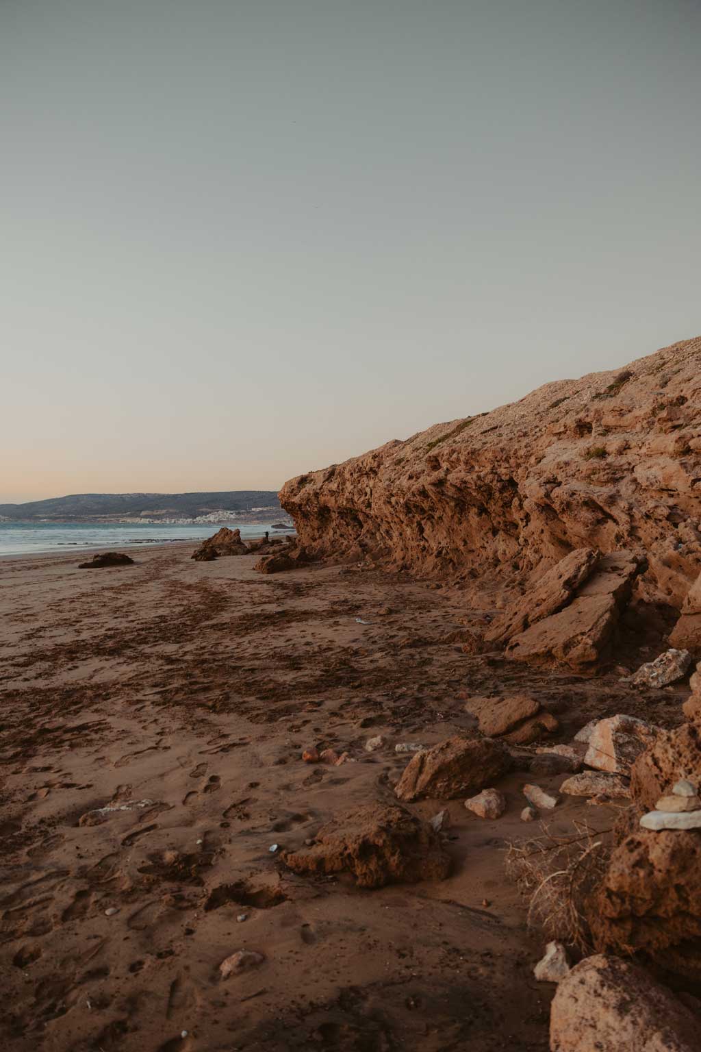 Morocco beach shooting couple sunset Marokko Hochzeitsfotos hochzeitsfotograf destination wedding Tamraght couple fotos Fotoshooting ssonnenuntergang am strand